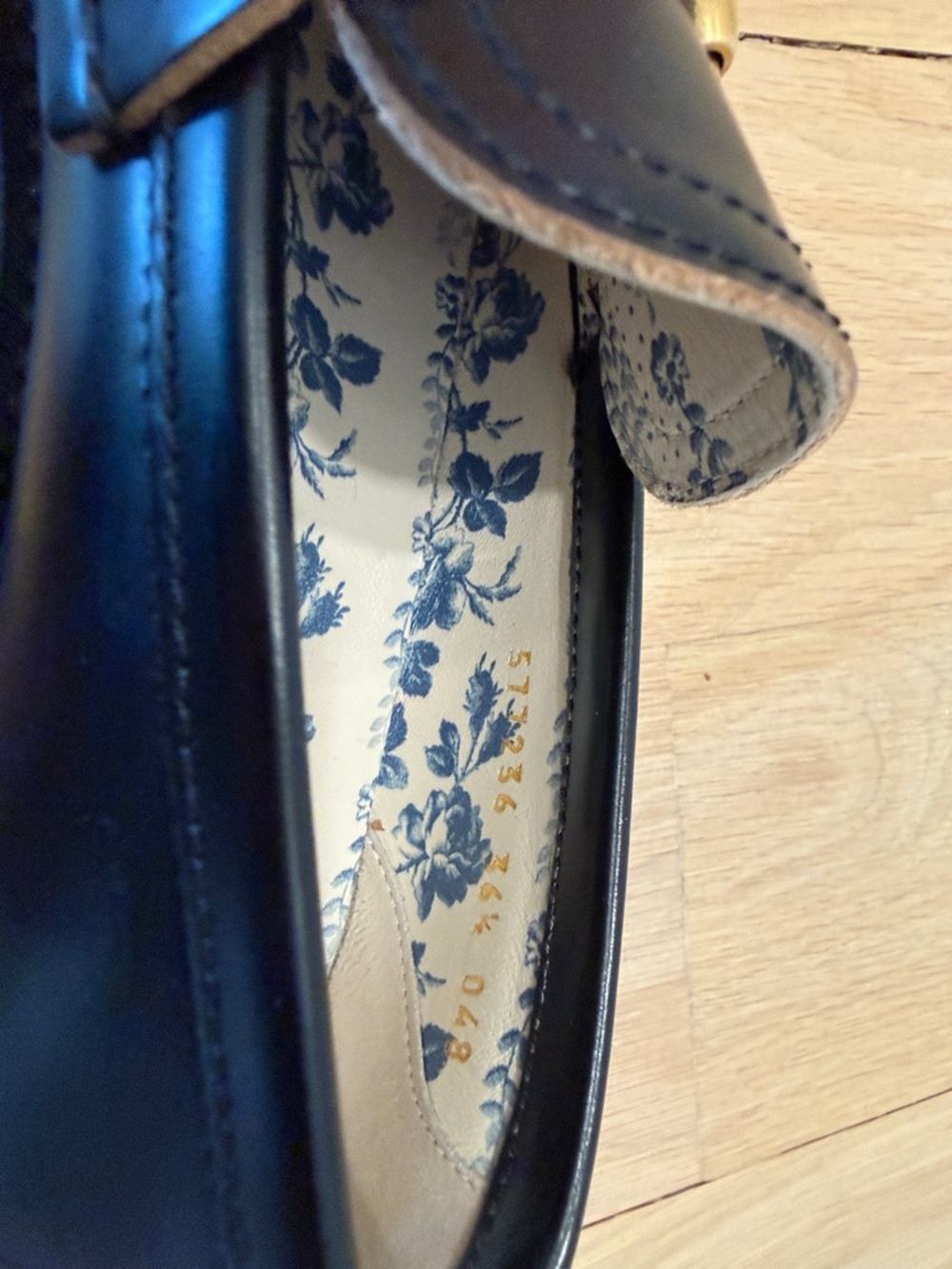 Gucci Women's Black Loafers Lug Heel size 36.5 barely worn like new - Picture 9 of 14
